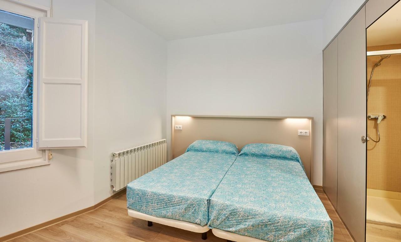 Alberg Abat Oliba Monistrol de Montserrat Εξωτερικό φωτογραφία A bedroom with two single beds