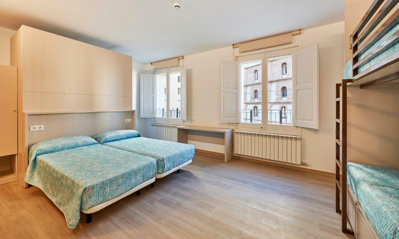 Alberg Abat Oliba Monistrol de Montserrat Εξωτερικό φωτογραφία Hostel room in Madrid, Spain